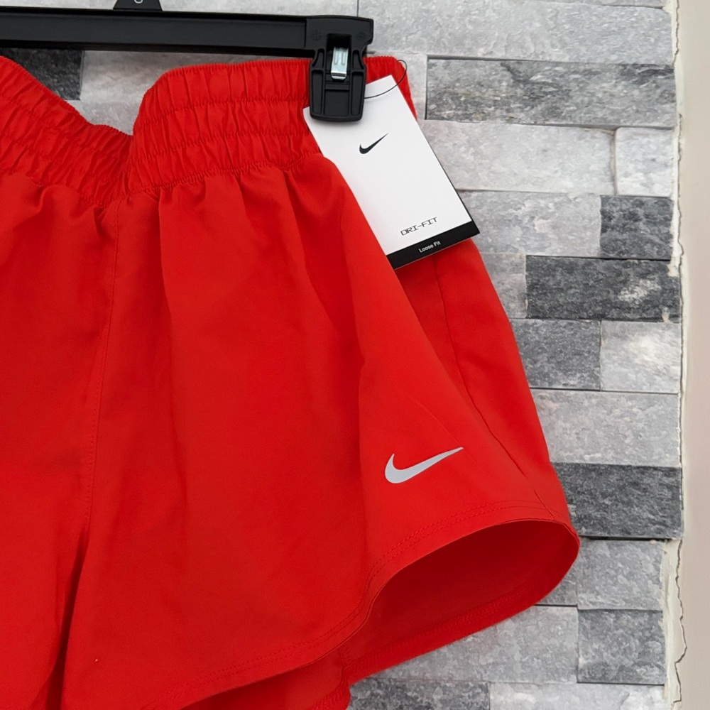 New!! Nike women's running shorts - Picture 2 of 6